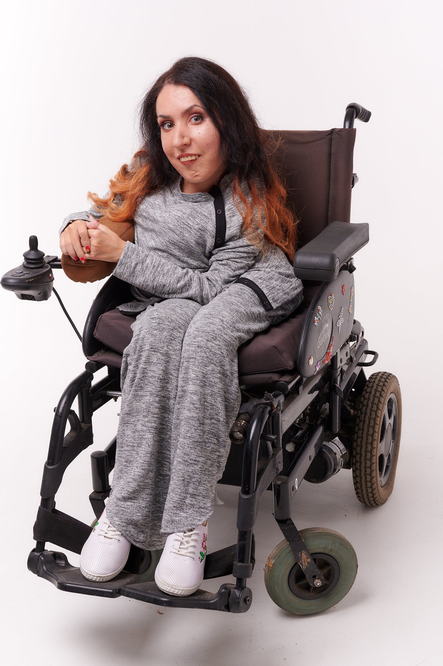 Linda Adaptive Pants with Full Side Seam Opening and Side Loops