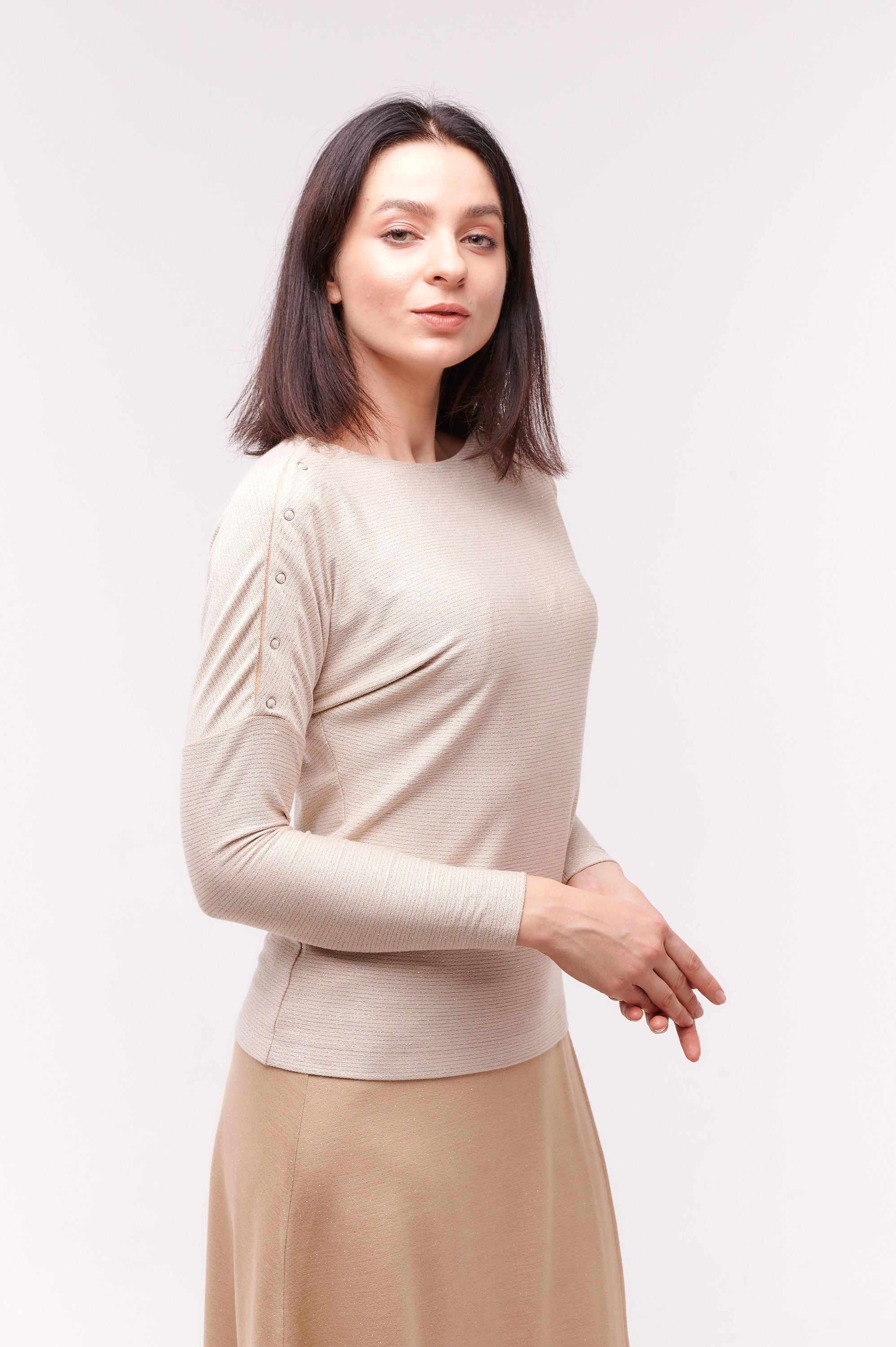 Amelia Athleisure Top with One Opening Cream